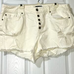 Torrid Distressed Winter White Shorts Size 20